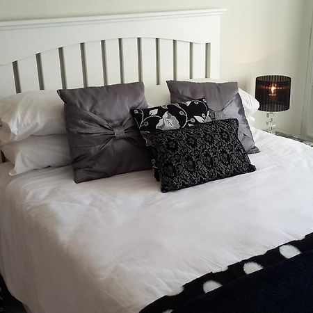 On Broadwalk Cottage Кейптаун Номер фото