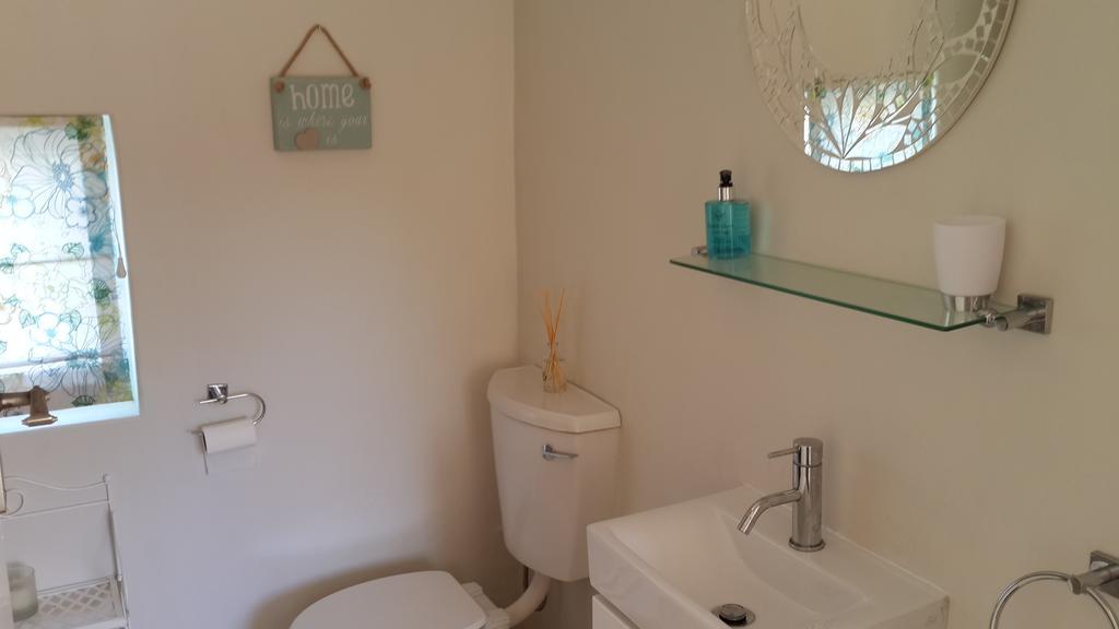 On Broadwalk Cottage Кейптаун Номер фото